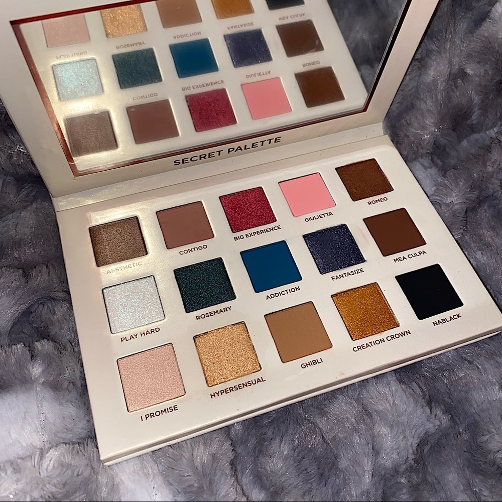 Nabla - Secret Palette - Lightly Swatched